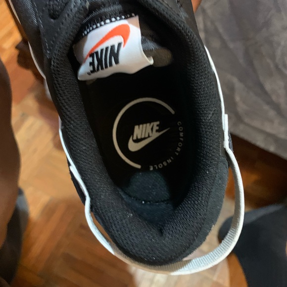 MENS NIKE SNEAKERS BRAND NEW SIZE 101/2 / 12 ONLY TWO PAIR AVAILABLE - Picture 8 of 10